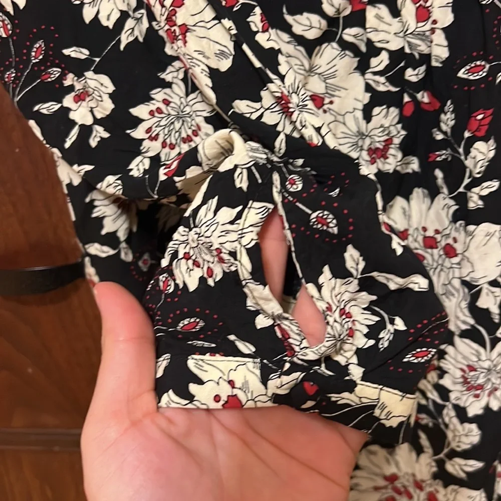 Floral blouse - Picture 3 of 3